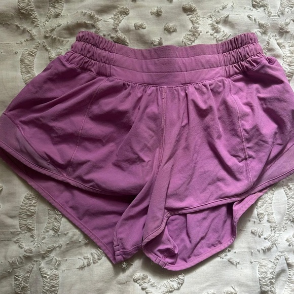 lululemon athletica Pants - Lululemon Hotty Hot Short 2.5”